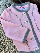 Lade das Bild in den Galerie-Viewer, Strickjacke Blume