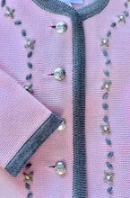 Lade das Bild in den Galerie-Viewer, Strickjacke Blume