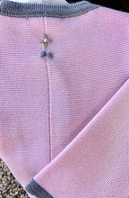 Lade das Bild in den Galerie-Viewer, Strickjacke Blume