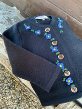 Lade das Bild in den Galerie-Viewer, Strickjacke Veilchen