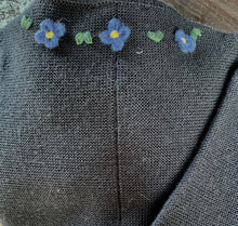 Lade das Bild in den Galerie-Viewer, Strickjacke Veilchen